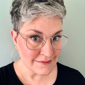 Meet your Posher, Carey